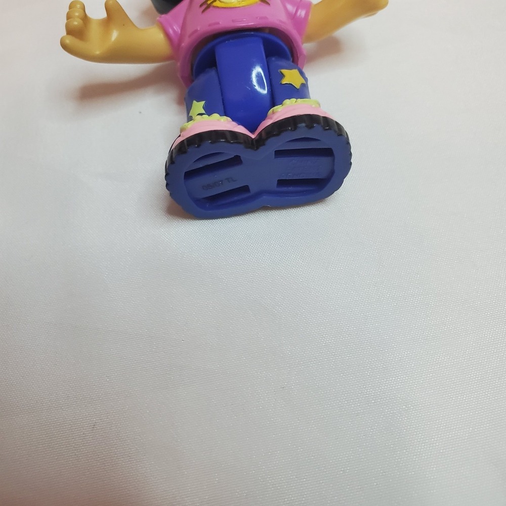 Fisher Price Little People Sonya Lee Pet Shop Girl Bendable Poseable Ball - Picture 3 of 5